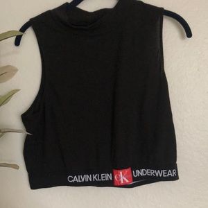 Calvin Klein Crop.